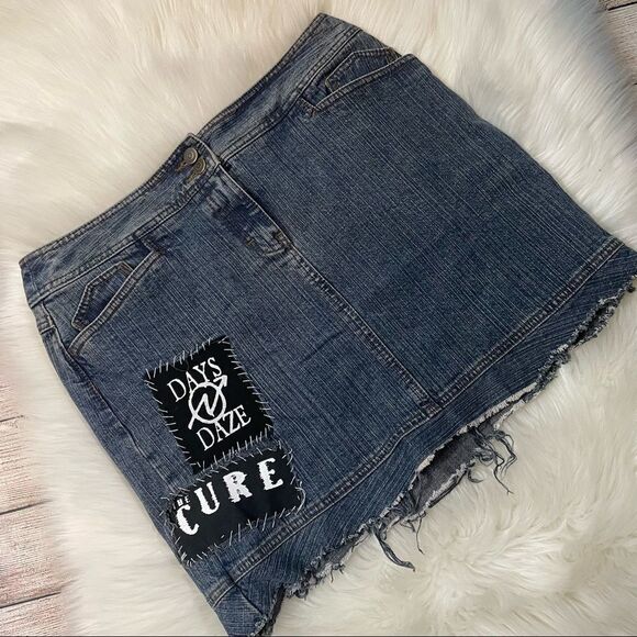 Ann Taylor Loft "The Cure" Distressed Denim Mini Skirt Size 8 - Picture 7 of 7